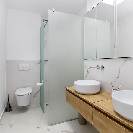 Διαμέρισμα 3 Bedroom Amazing In *